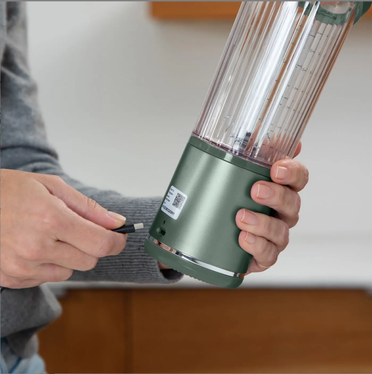 Compact Wireless Design for Outdoor & Daily Use | Makes Smoothies, Protein Drinks, Frozen Slushies, Ice-Blended Cocktails, Frappes & Iced Coffee | 530ml Capacity, Easy Dishwasher Cleaning